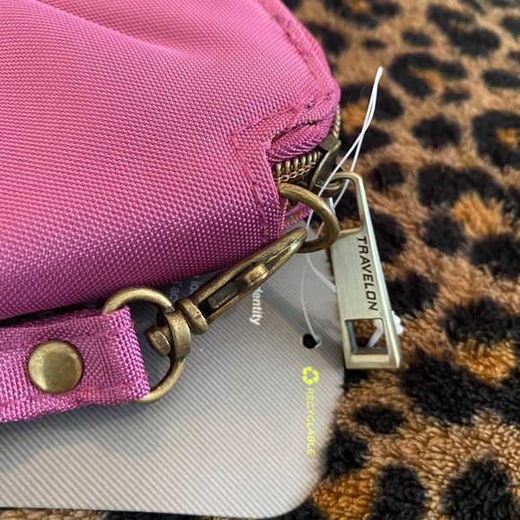 Sale🎉Travelon zip around wallet - Picture 3 of 9